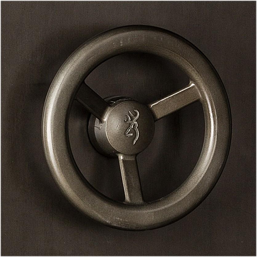 Browning 1878-33 33-Gun Safe — wheel handle detail